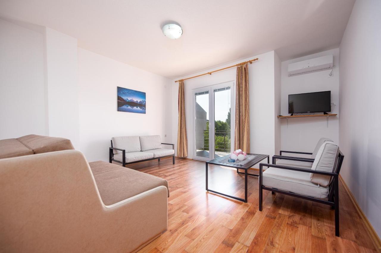 Apartmani Mila Gornji Karin Exterior photo